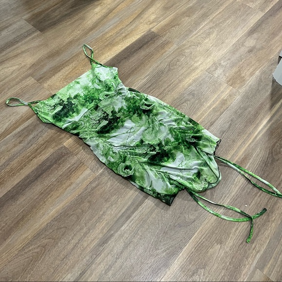 Pretty Little Thing Dress- TAGS - Picture 3 of 5